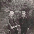  Mihkel koos venna Ainiga Pärnu rannapargis 1936