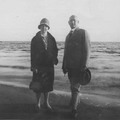  Mihkli ema ja isa Pärnu rannas 1928