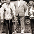 	Spordivõistluste avamine Keila-Joal 1984 - Mihkel Aitsam, parema õla taga Mati Mark, vasakul Gustav Sarri ja ajakirjanik