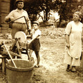 Terve Mihkel Aitsami pere Pipra suvekodu hoovis 1939